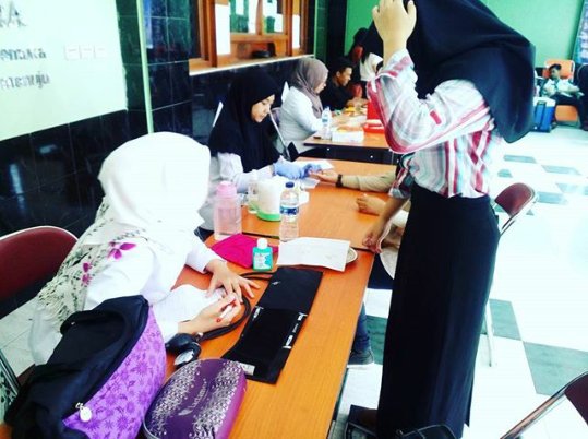 Tengah berlangsung kegiatan DONOR DARAH UNLA
@ lobby Universitas Langlangbuana
Mari merapat yang disekitaran kampus UNLA  #donor #donordarah