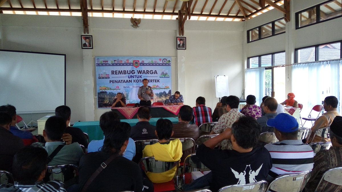 bappedawonosobo's tweet photo. #RembugWarga Penataan Kota Kertek #Wonosobo bersama perwakilan organisasi2. Di lokasi 1 kec Kertek @Jateng_Today @wonosobo @PolresWonosobo https://t.co/byUFmfkQ7O