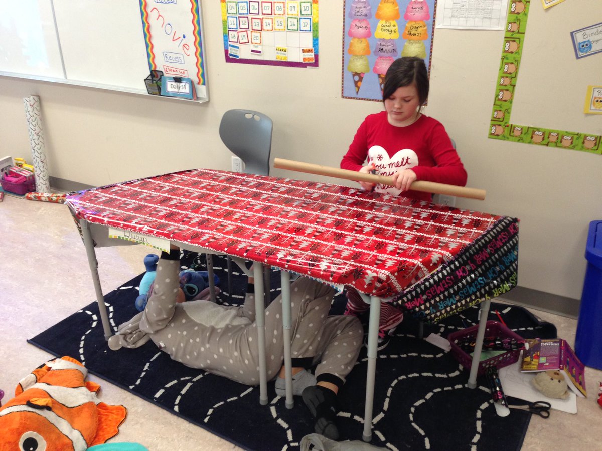 sleslie32's tweet photo. Let the desk decorating contest begin!! @IRIC_WC #ele1 #decorateadesk https://t.co/5SKkyOsQIz