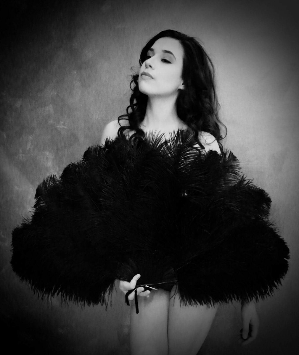 BigKittyPole's tweet photo. #katwalklove #burlesque #sexyholiday https://t.co/dkFbvhc9L6
