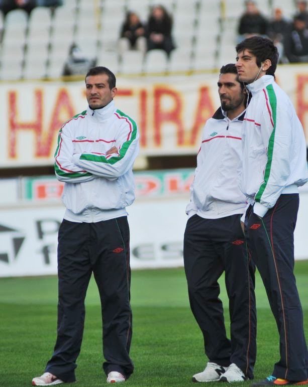 Ne güzel adamdın sen  mekanın cennet olsun büyük golcü :(((  <a href="/sehmuzozer10/">şehmuz özer</a>