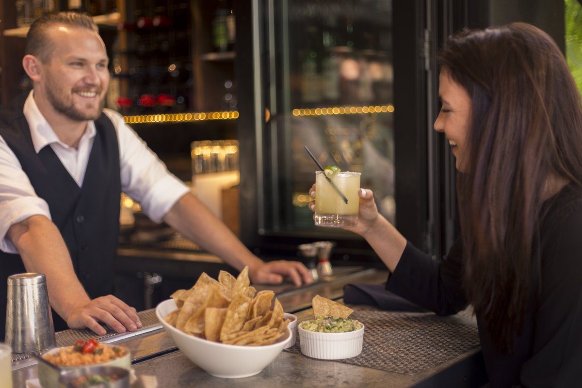 Join us today for the weekly Eddie's supper club and Happy Hour from 3-6pm 💃

#ThePatioonLamont #HappyHour #ThePatioSD