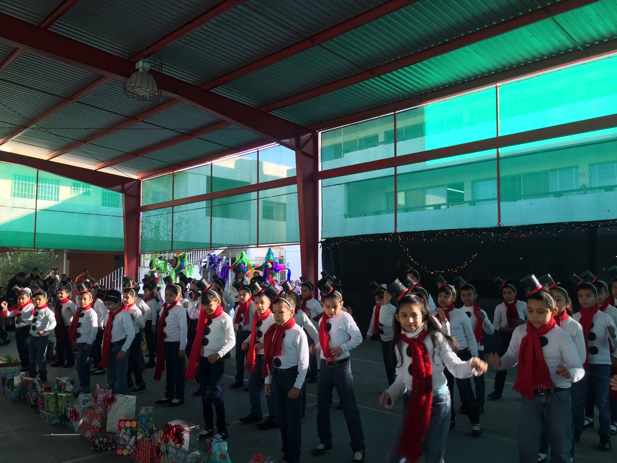 Eduser_Torreon's tweet photo. Festival navideño con nuestros chiquitos... #Eduser @escuelaser @1WorldSchools https://t.co/jvKyrGtJHa