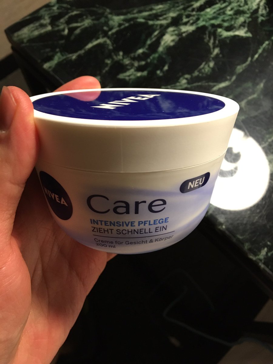 chanley03's tweet photo. @NIVEAUSA can I get this product in the US? Found it in Iceland https://t.co/Oho04GckDM