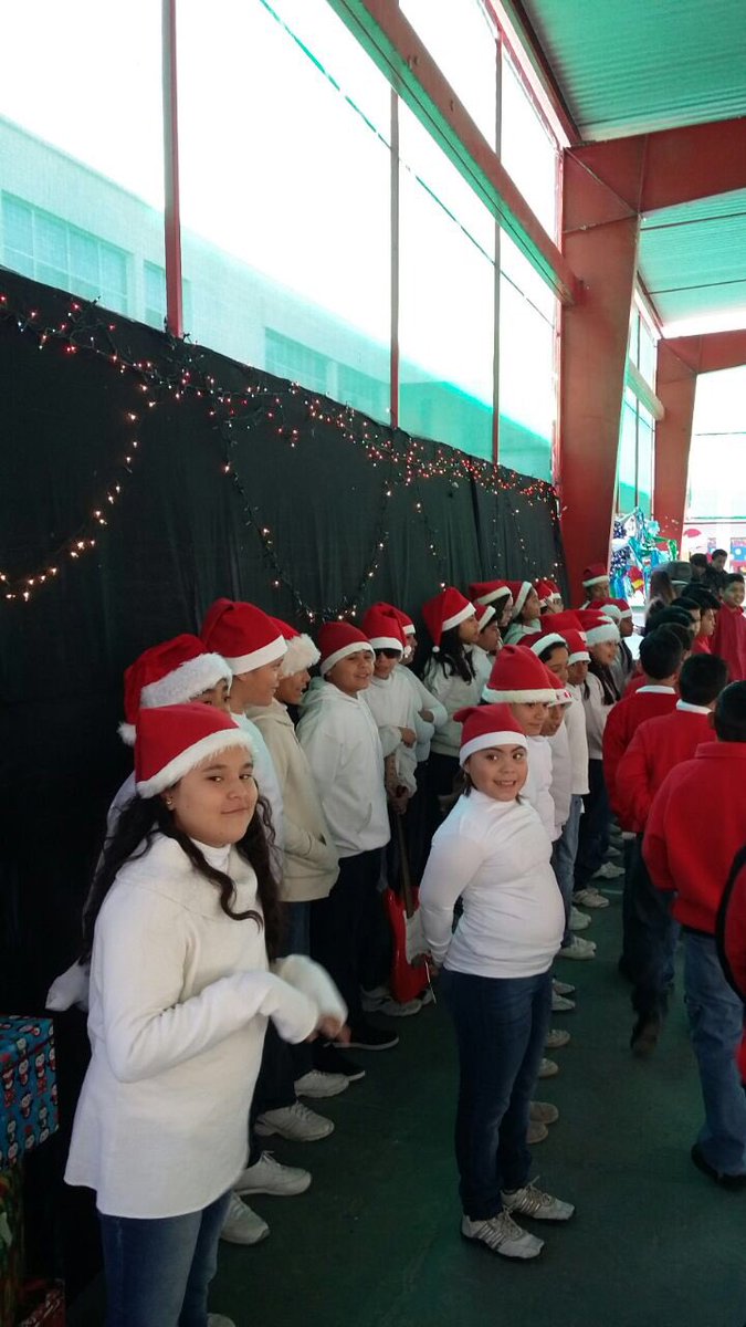 Eduser_Torreon's tweet photo. Nuestros niños el día de hoy nos regalaron muchas sonrisas para el alma en su festival @escuelaser @1WorldSchools Merry Christmas! #Eduser https://t.co/ZkLXsvZA3L