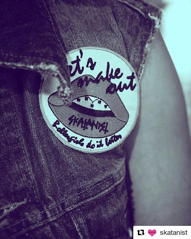 Bout_Betties's tweet photo. #Rollergirls do it better 📸:@skatanist
・・・
Let's make out patch 💋https://t.co/oTKf5nO3o2 #Skatanist #rollerderby #rollerd… https://t.co/KZ1wB2sNgC
