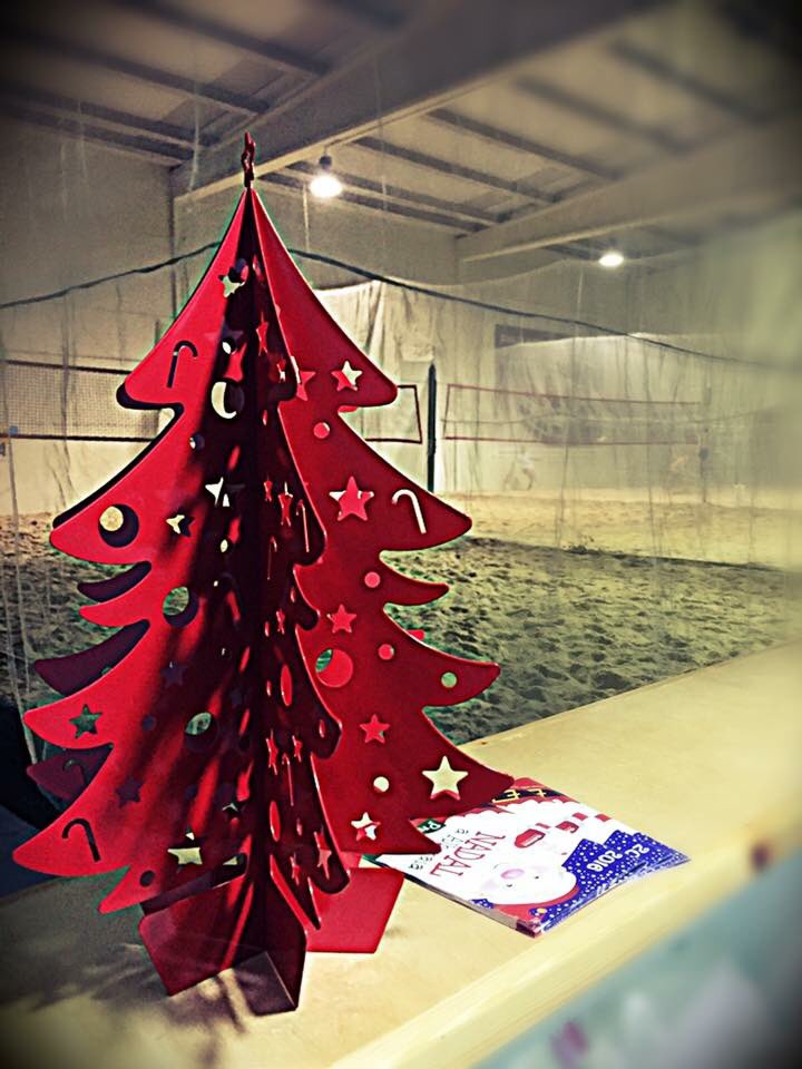 Ya es navidad en Beach Arena 🎄🎅🎁 #voleyplaya #tenisplaya #futevolei #deportesdeplayaindoor #nopareseninvierno #patacona #alboraya #beachers