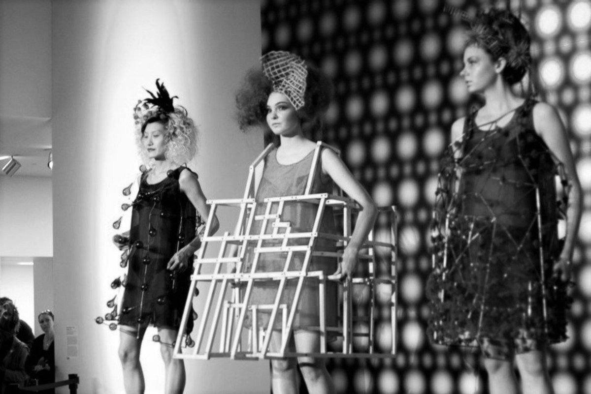 pcbcart's tweet image. #TECHFashionWeek, where digital fashion comes of age buff.ly/2hUkUik #3Dprinting #VirtualReality #Connectivity #Wearables #IoT