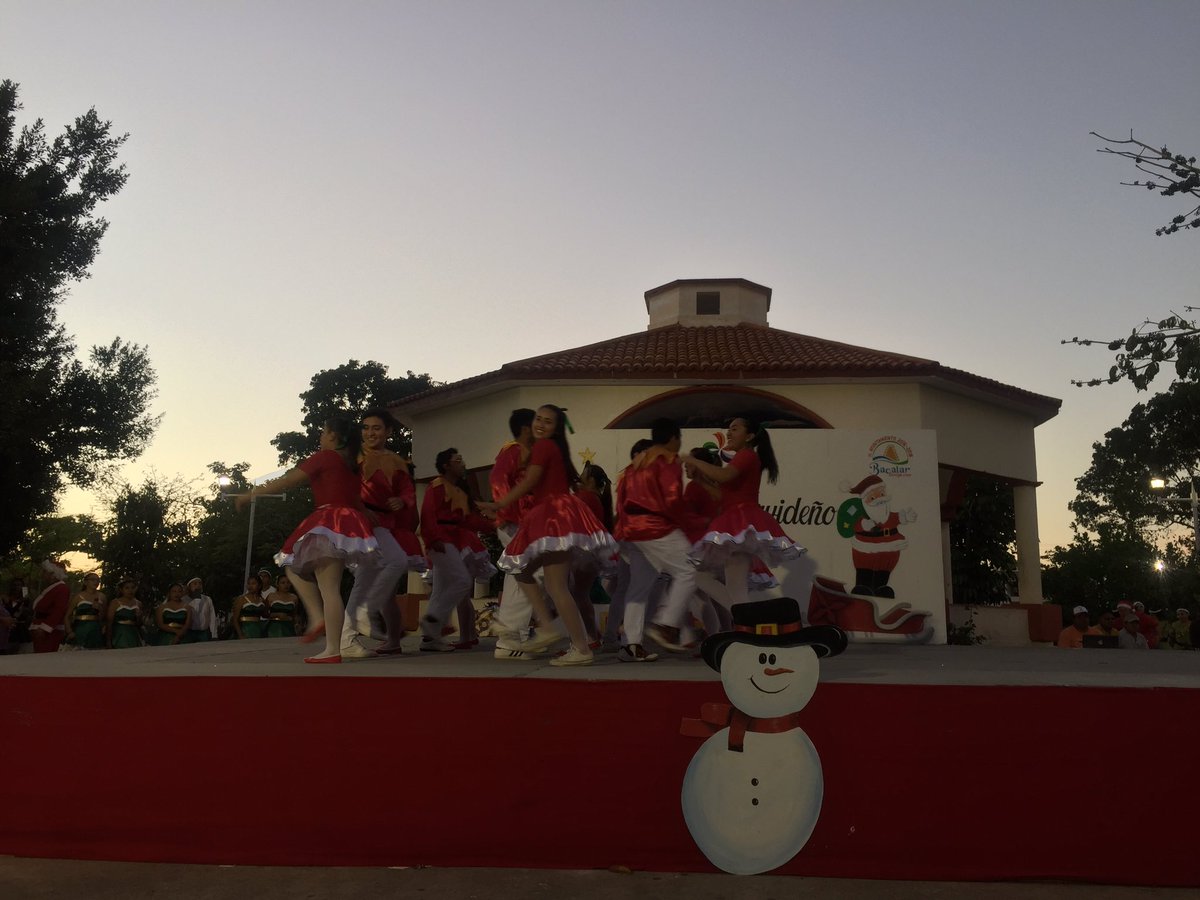v_educativa's tweet photo. Festival Navideño de la Normal de Bacalar, en el parque municipal , para el disfrute de la comunidad. https://t.co/WjeDNBw6io