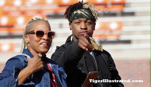 TIGER_FAMILY81's tweet photo. I hope @mckinney_xavier is somewhere thinking bout this FAMILY! This ORANGE! That PAW! And the #WE2DEEP17 #ClaimThe💰 #ALLIN https://t.co/beJiq5EiSh