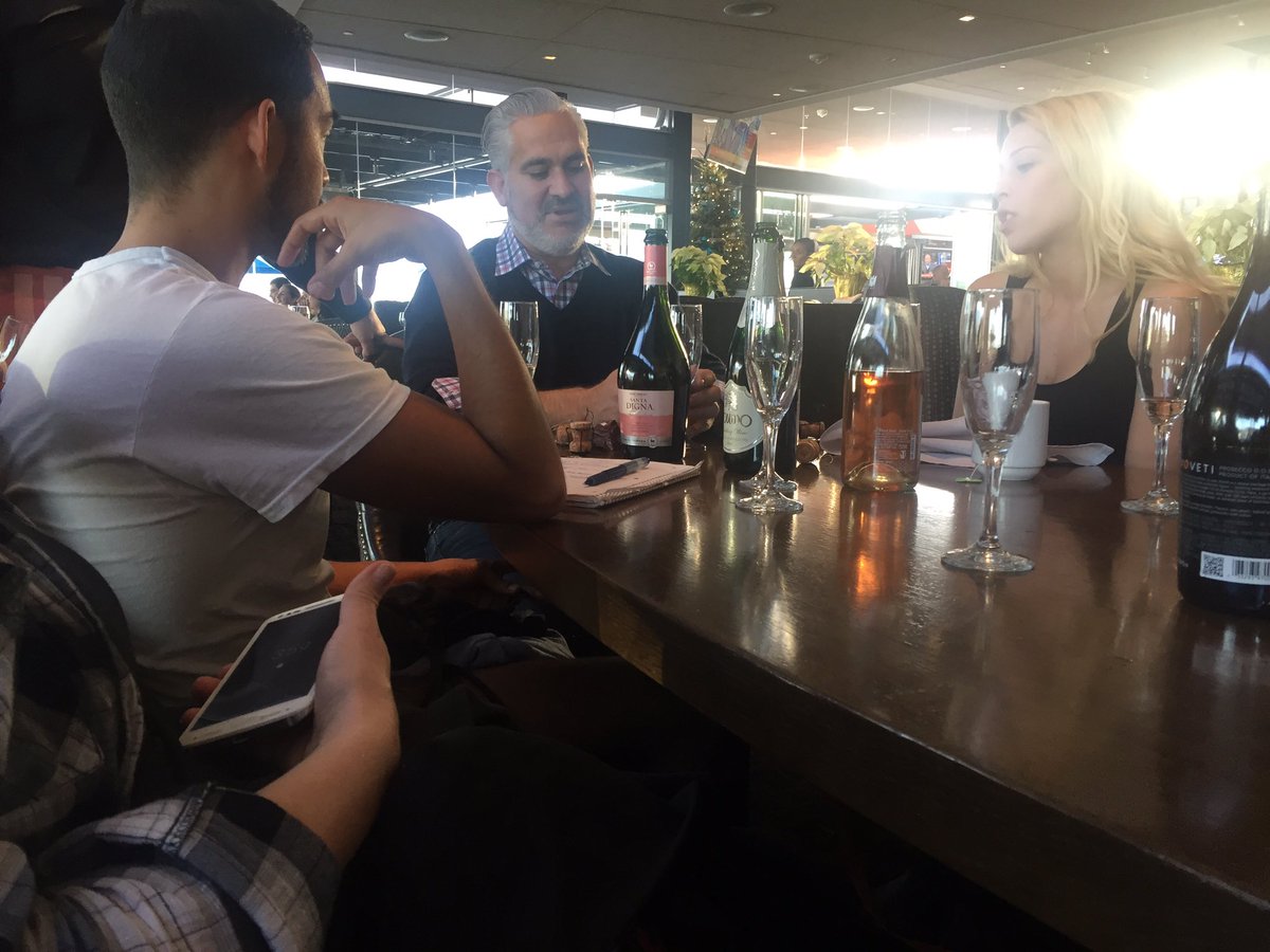 amp_wineaux's tweet photo. #sparkling #champagne #hangingwithmo #coasterra #themoreyouknow https://t.co/3YWyXDeE2e