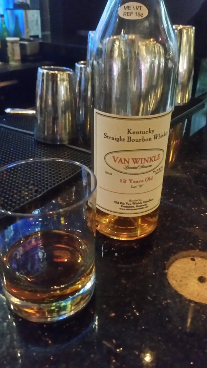 alanwsteel's tweet photo. Things are getting warmer #VanWinkle bourbon #Pappy12. #Portland https://t.co/hCgfUeLUyV