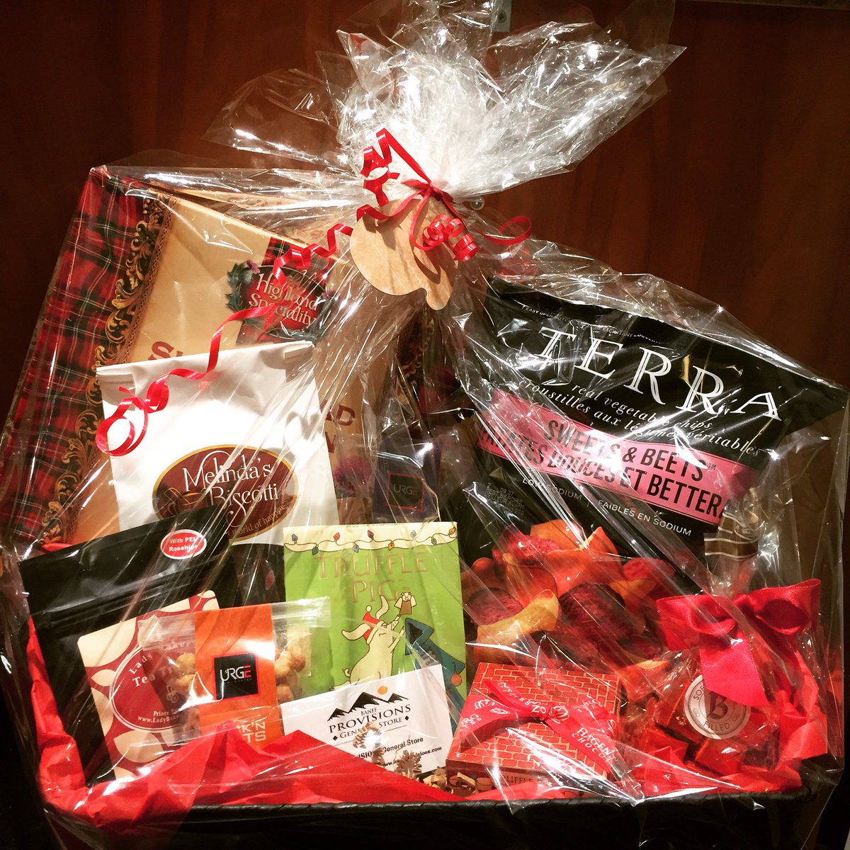 Only 5 more days until Christmas!! We will happily create gift baskets for the picky person on your list! 🎁🎉 #gifts #banff #xmas #yyc