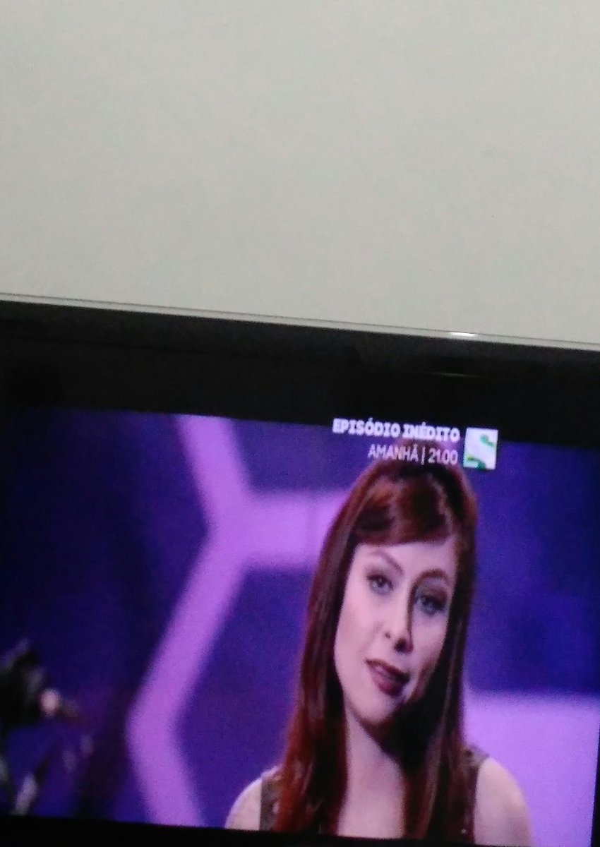 PittyNews's tweet photo. curtindo @Pitty no canal Sony #estudio360 https://t.co/iuNqdX1XAc