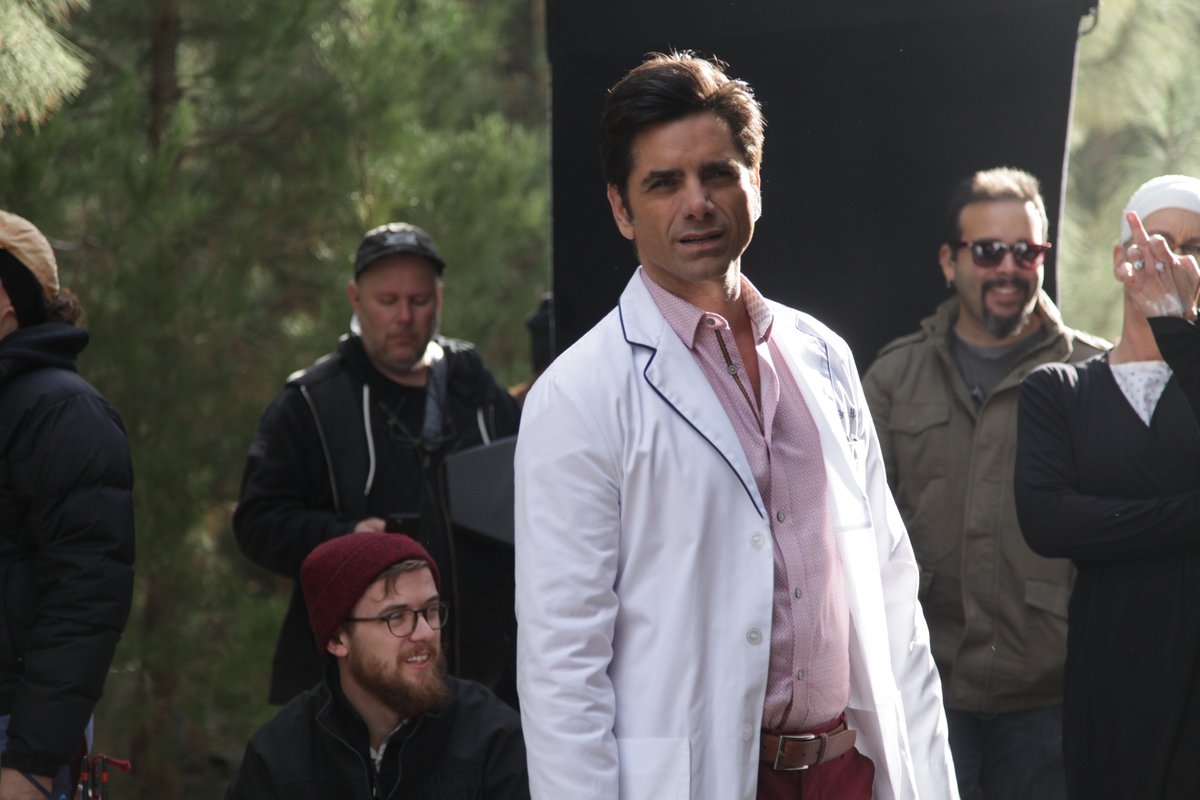 (1) 2x10 "Drain the Swamp" behind the scenes #ScreamQueensFinale