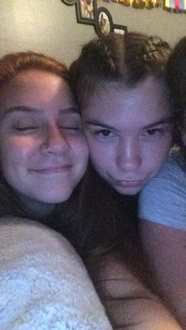 CristianaMRosa's tweet photo. happy birthday to my best friend like ever i love you so much log!💖😻#nikaya ?? https://t.co/oyNbe6D2Dh