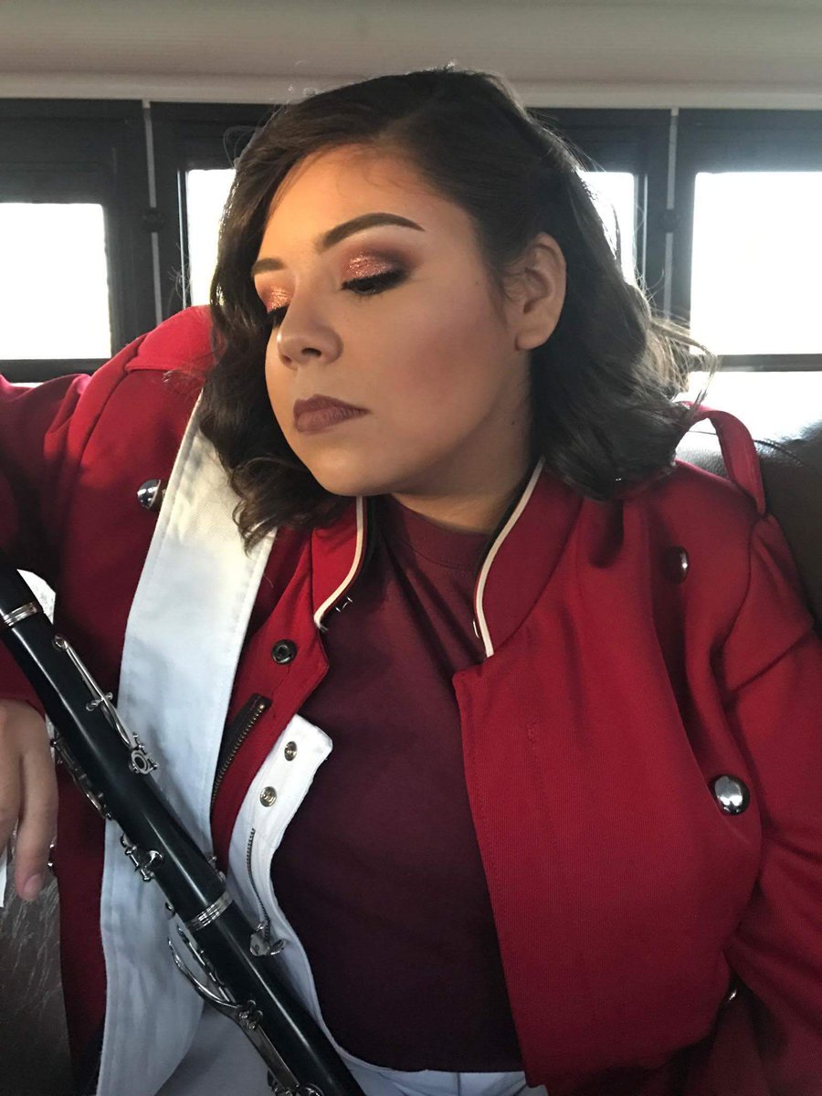 Dazzling_Niam's tweet photo. My make up was so bomb thanks to La Belleza in Somerton β€β€ and look at how my necklace shines πβ¨ #WinterFormal2016 #JuniorYear https://t.co/304Nw8Lp4w
