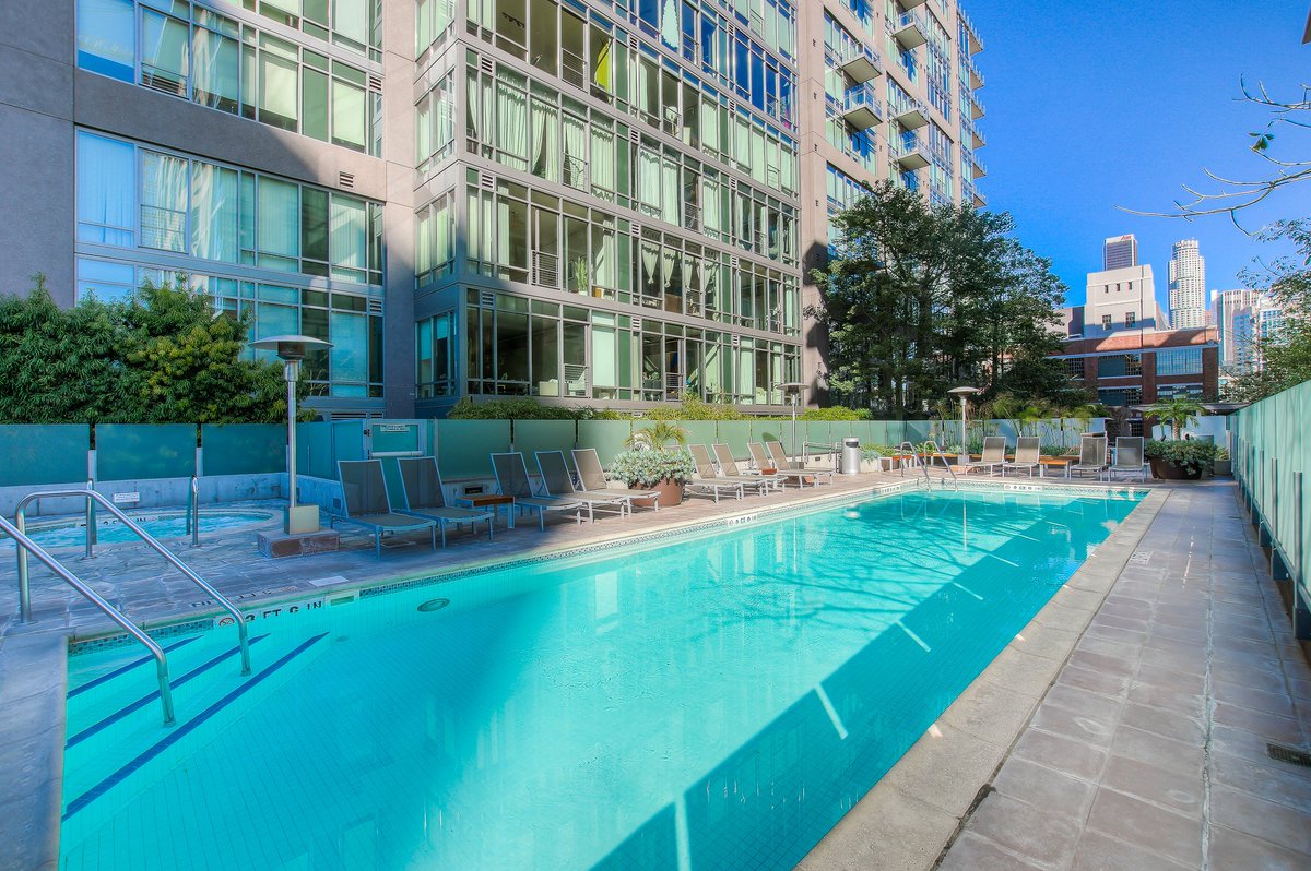 ThePropertyLab's tweet photo. We just listed a #cool #DTLA studio #loft for lease $2375 near new #WholeFoods, 1030 SF, Bldg has Security,Concierge, Pkng - #ContactTheLab https://t.co/nJAZvZCW8i