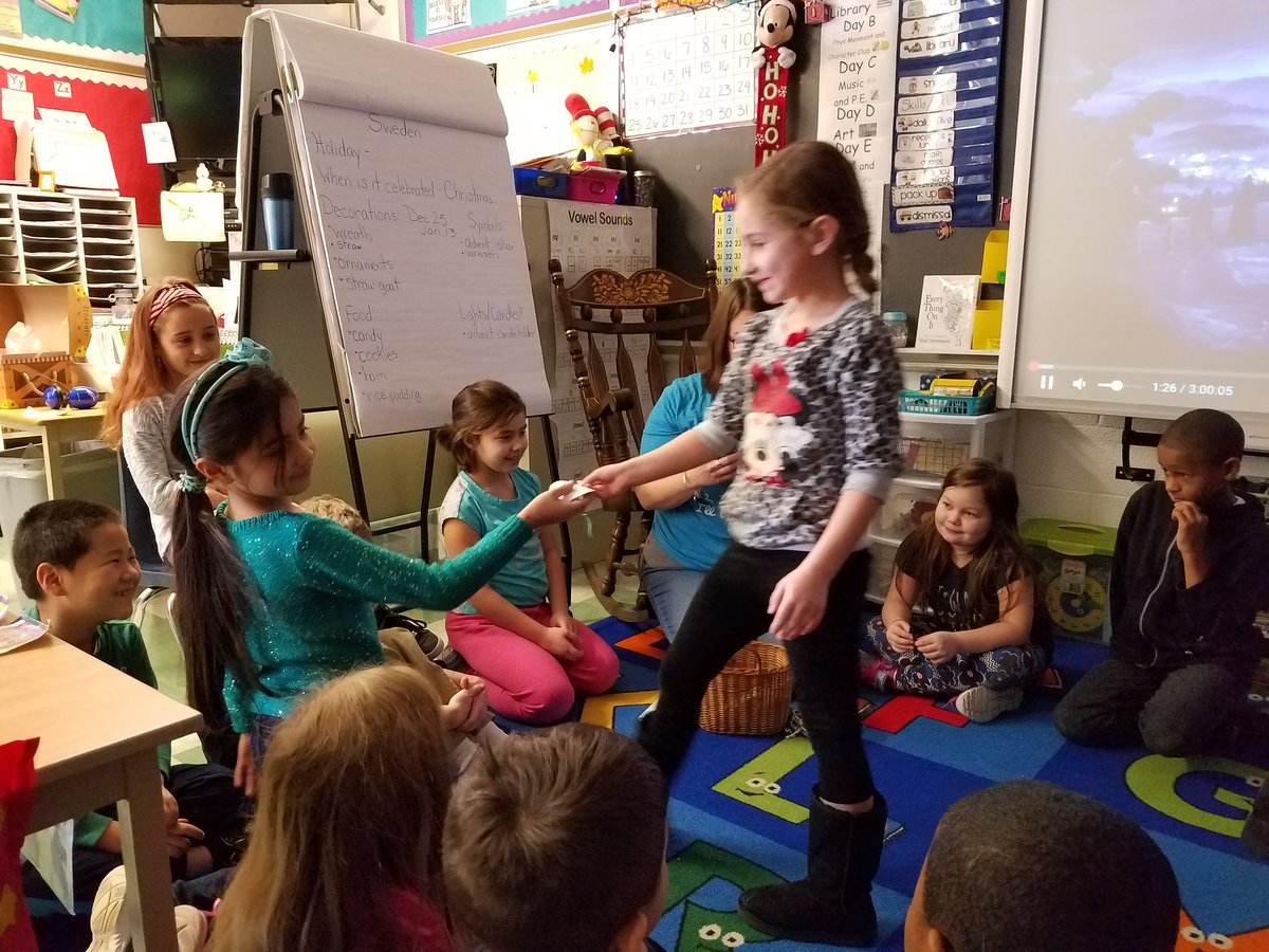 HolmesRdLibrary's tweet photo. So honored to have been invited to see Mrs. Kasperkoski class share their kindness ornaments during their peace circle!!🎄❤😆@holmesroadtweet https://t.co/7HWcXYZmez