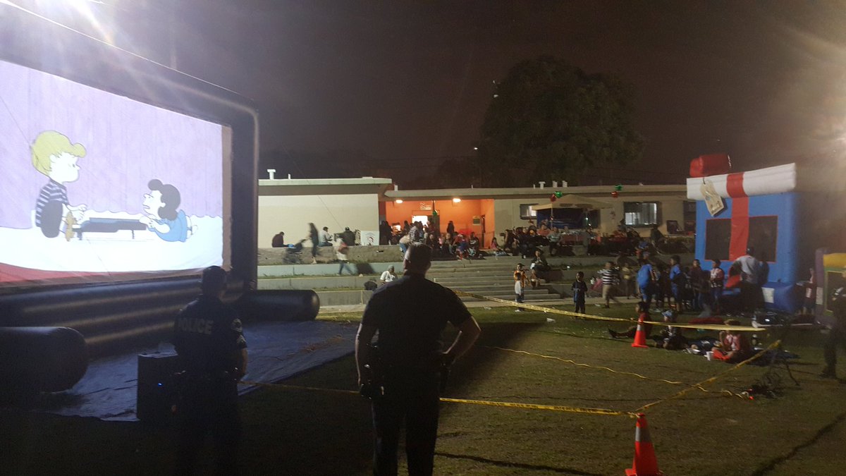 Rancho San Pedro Youth Soccer Christmas Movie Night.  Thanks HACLA, RAC, CSPNHC, and LAPD for a great event @CaptainMikeOreb <a href="/SP85LAPD/">5SL85 San Pedro</a>