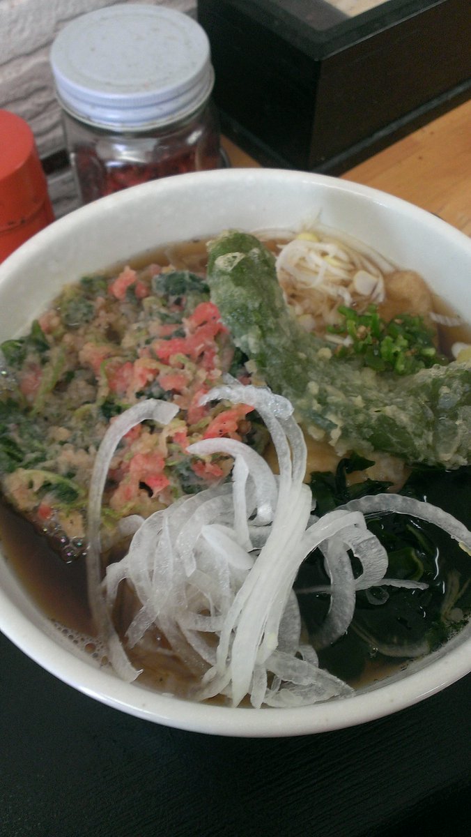 Nawo 朝ごはん 飯田橋 稲波さん 三葉天に甘辛ピーマン天ぷら 万願寺や神楽南蛮とも 違う味わいで美味しいですね 今年は29日まで 年明けは5日からの 営業だそうです