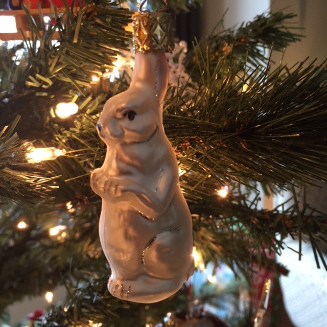 Thump_Bolt's tweet image. Day 20:  Twinsies!  #bunnyornaments #RabbitsofChristmas
