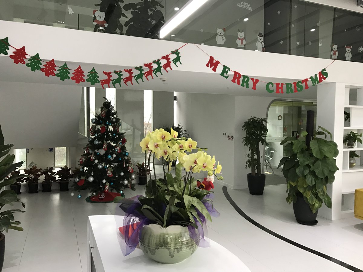 us_circle's tweet image. Don't forget to ship your presents soon to ensure delivery before Christmas Day. We are ready, how about you?