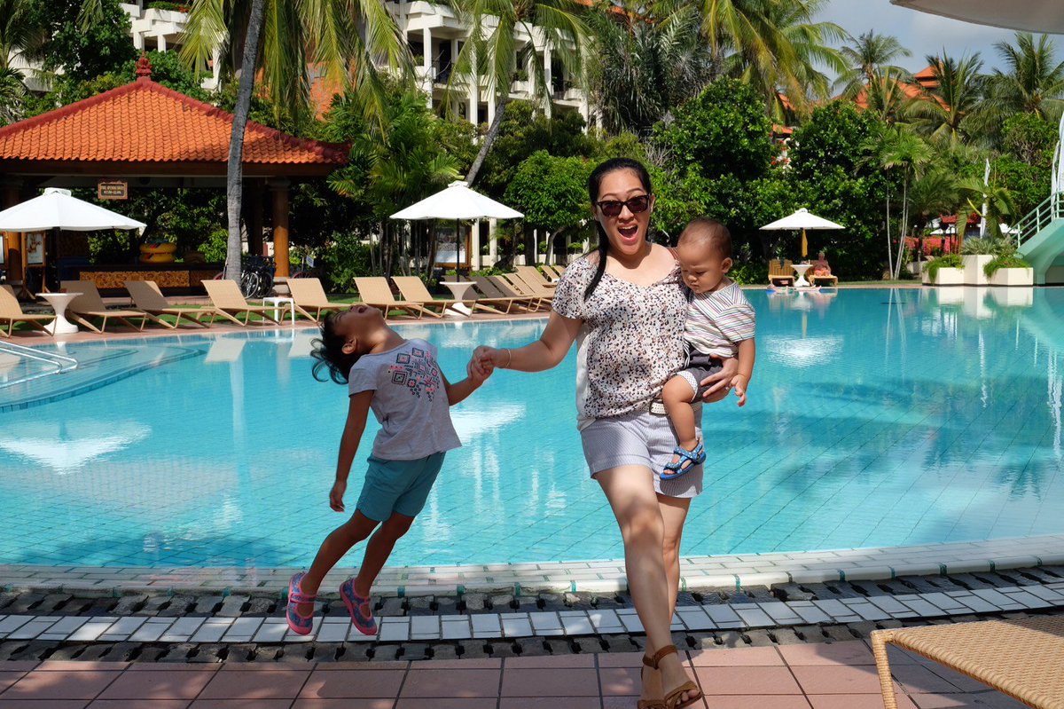 eireneERJS's tweet photo. "Swimming timeee....yesssssss....." kk excited diajak ke area pool, hot sunny Bali we do not affraid ^^ @cnf_perfumery  #cnfkidsphotocontest https://t.co/tUj7Eyb7oh