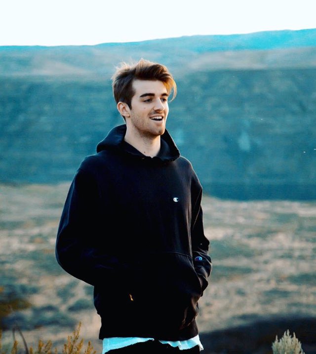 The name is Drew 
-I'm single and Straight
-Looking for friends. 
-I can be descriptive if you are. 
-I'm part of the <a href="/SummerCruiseRPG/">Summer Cruise</a>