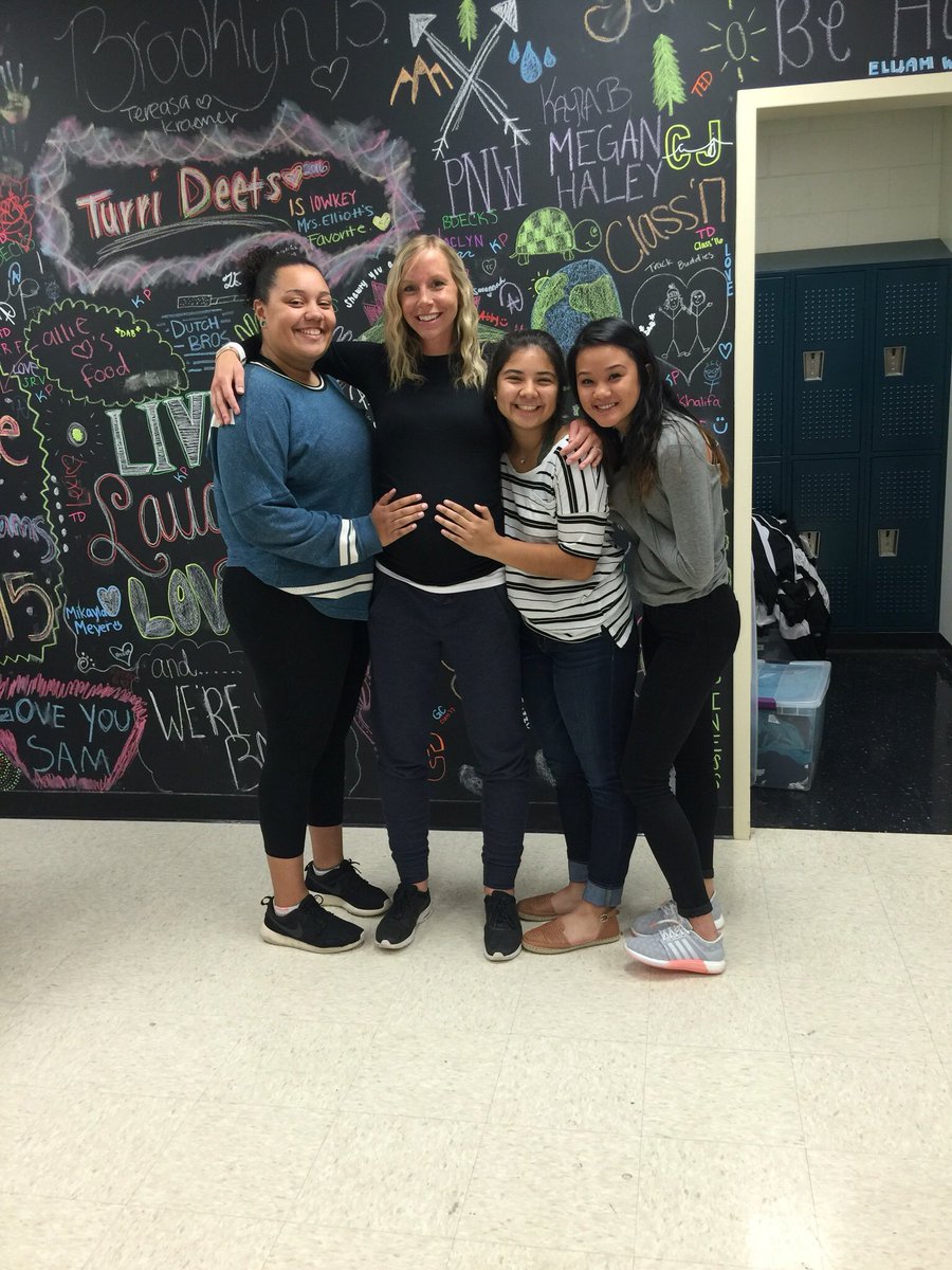 fostd058's tweet image. I can't wait for her to come back❤️❤️