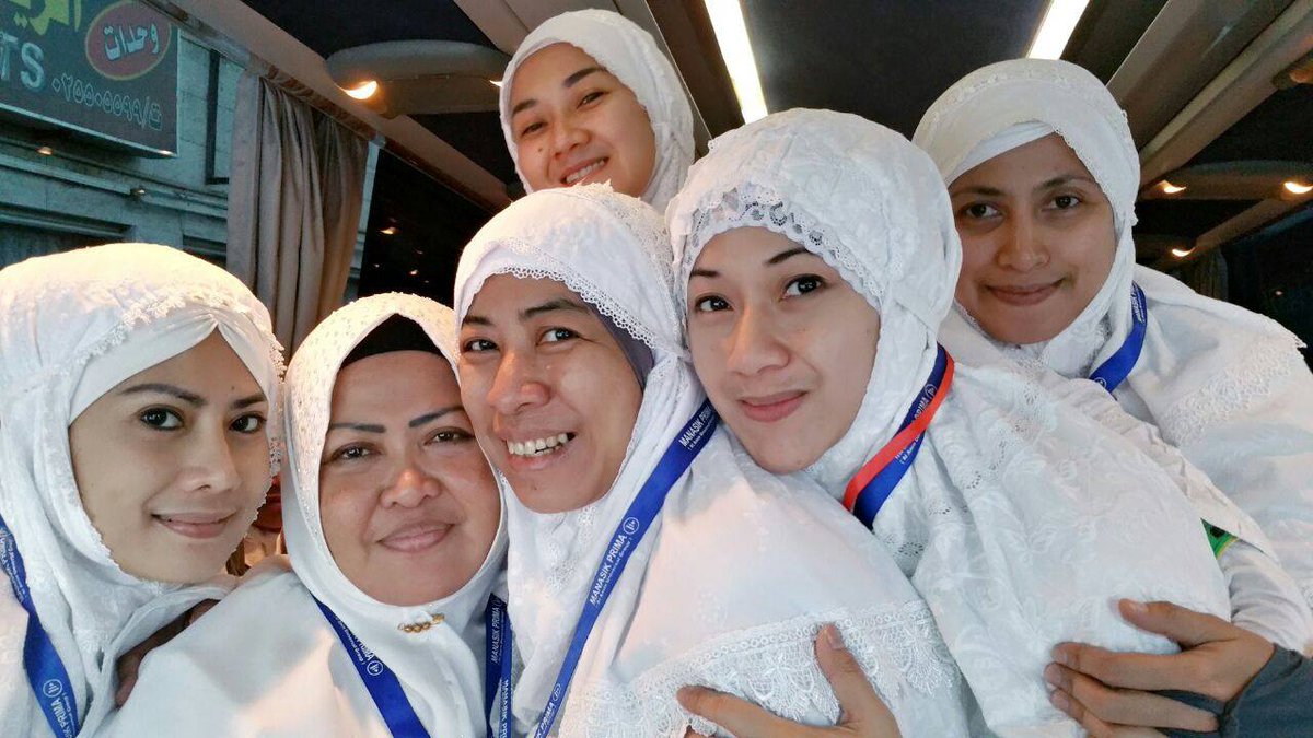 ManasikPrima's tweet photo. #InfoHaji #ManasikPrima Jama'ah Haji Manasik Prima berfoto bersama sesaat setelah Wukuf di tenda khusus Manasik Prima di Arafah. (11/09/16) https://t.co/7Mtf4WeNZk