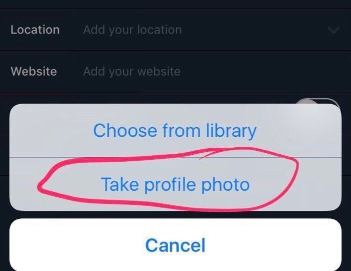 FunnyQuotees's tweet photo. You gotta be mad confident in your looks to set a profile picture using this button https://t.co/9r3tdqVkRc