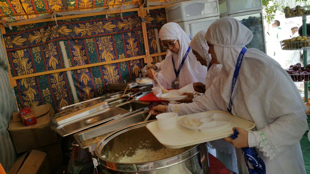 ManasikPrima's tweet photo. #InfoHaji #LiveReportHaji2016ManasikPrima #ManasikPrima Suasana Tenda khusus untuk Jama'ah Haji Manasik Prima di Arafah. Ahad, (11/09/16). https://t.co/eAtmkwLmVw