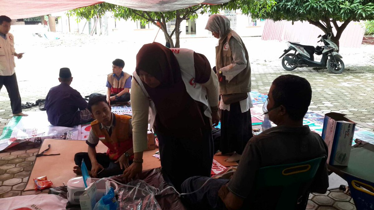 DPN_BSMI's tweet photo. Relawan BSMI masih memberikan pengobatan kepada warga Pidie Jaya, Aceh, hari ini #BSMIPeduliAceh https://t.co/akqLuYlr5Z