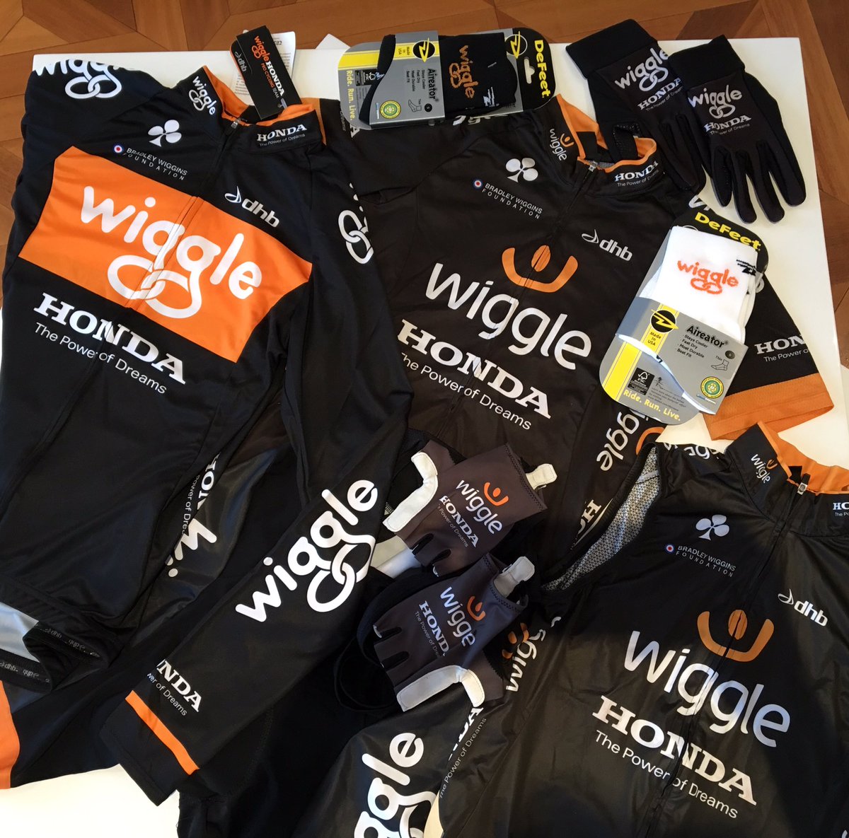 RochelleGilmore's tweet image. Mega Giveaway! Just retweet this tweet within 24hrs to WIN this full Wiggle Honda cycling kit! Winner announced tomorrow at 8pm Sydney time.