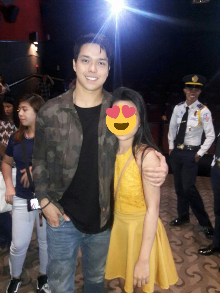 rhennpangilinan's tweet photo. OMG YUNG   SHOULDER  KO HAHA 😍😍 https://t.co/hqcUiR5E2S