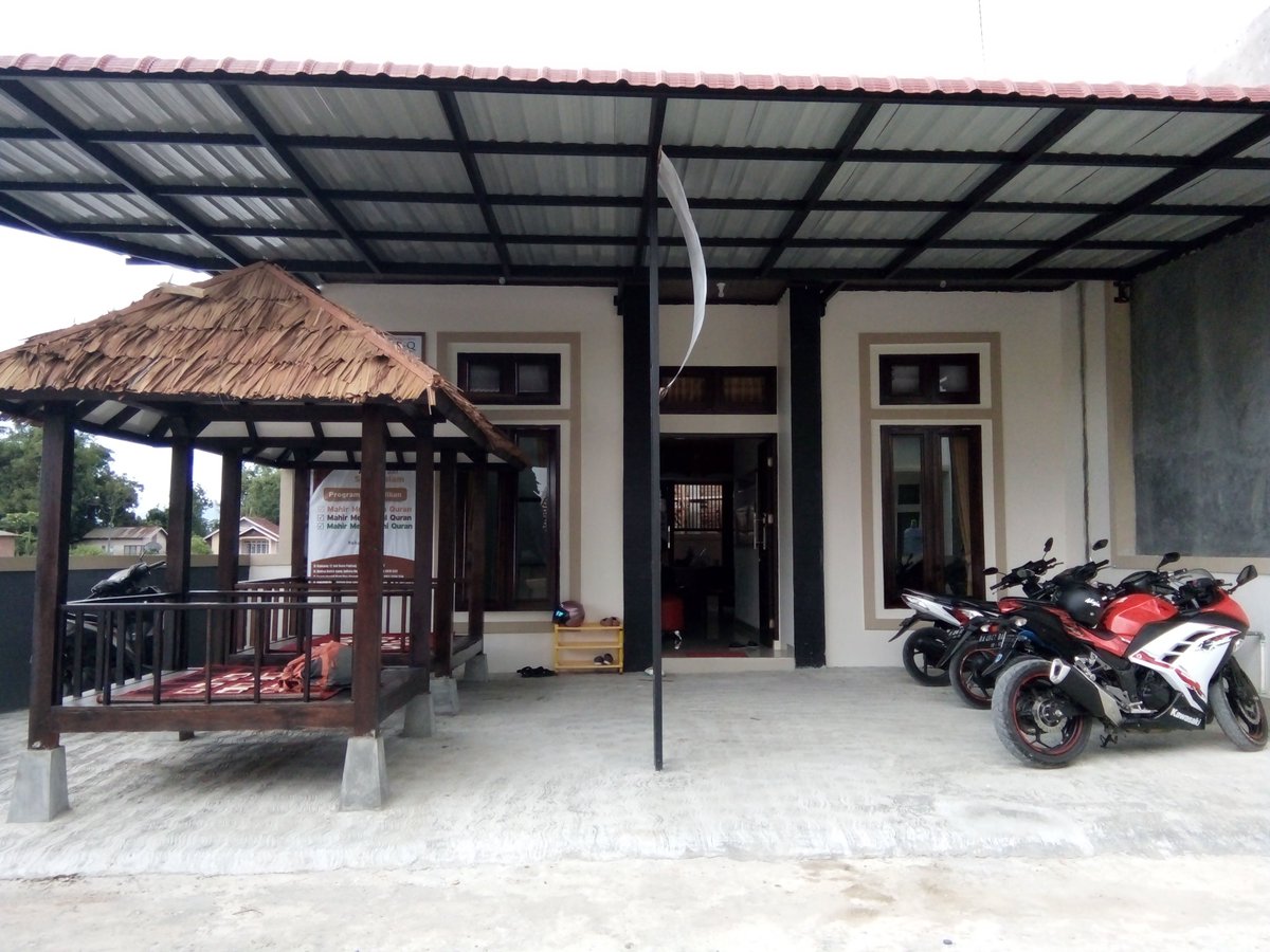 lkptarqbkt's tweet photo. LKP Tar-Q Bukittinggi sebagai Rumah Quran yang mengajarkan tentang Al-quran &amp; Studi Islam berlandaskan ajaran Rasulullah SAW #SumbarPromosi https://t.co/fCtYBysXlH