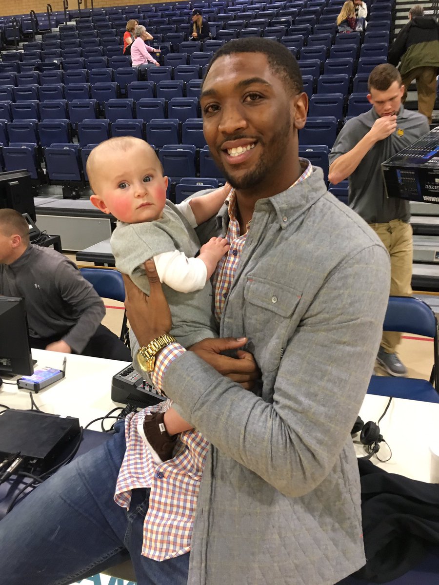 Coach_TGreen's tweet image. Got to see one of my favorite players @TimothyHusk22 tonight! First thing he wants to do is hold Phoenix! #family #highcharacter #uncbears