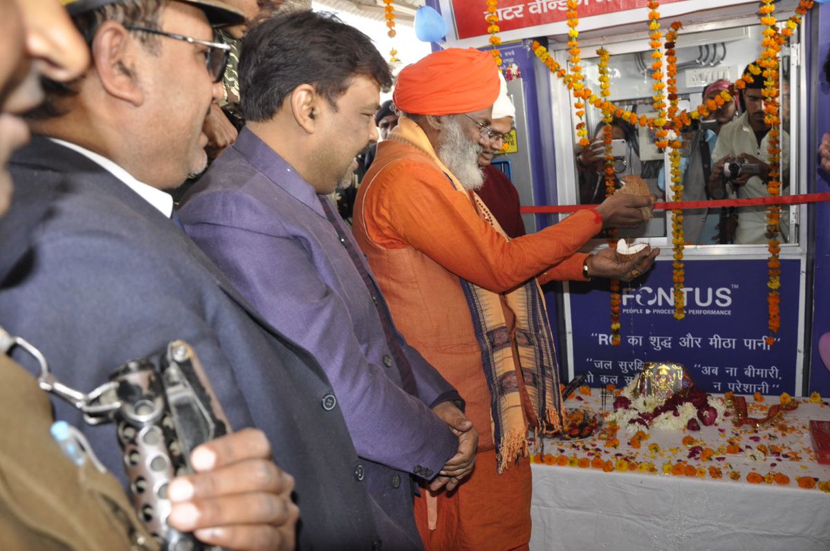 WaterPointi's tweet photo. New water vending machine inaugurated by MP Shri Sakshi Maharaj in Unnao Railway Station on 20th Dec 16 #IndianRailways @Indianrlyinfo https://t.co/LSmJOWTmzr