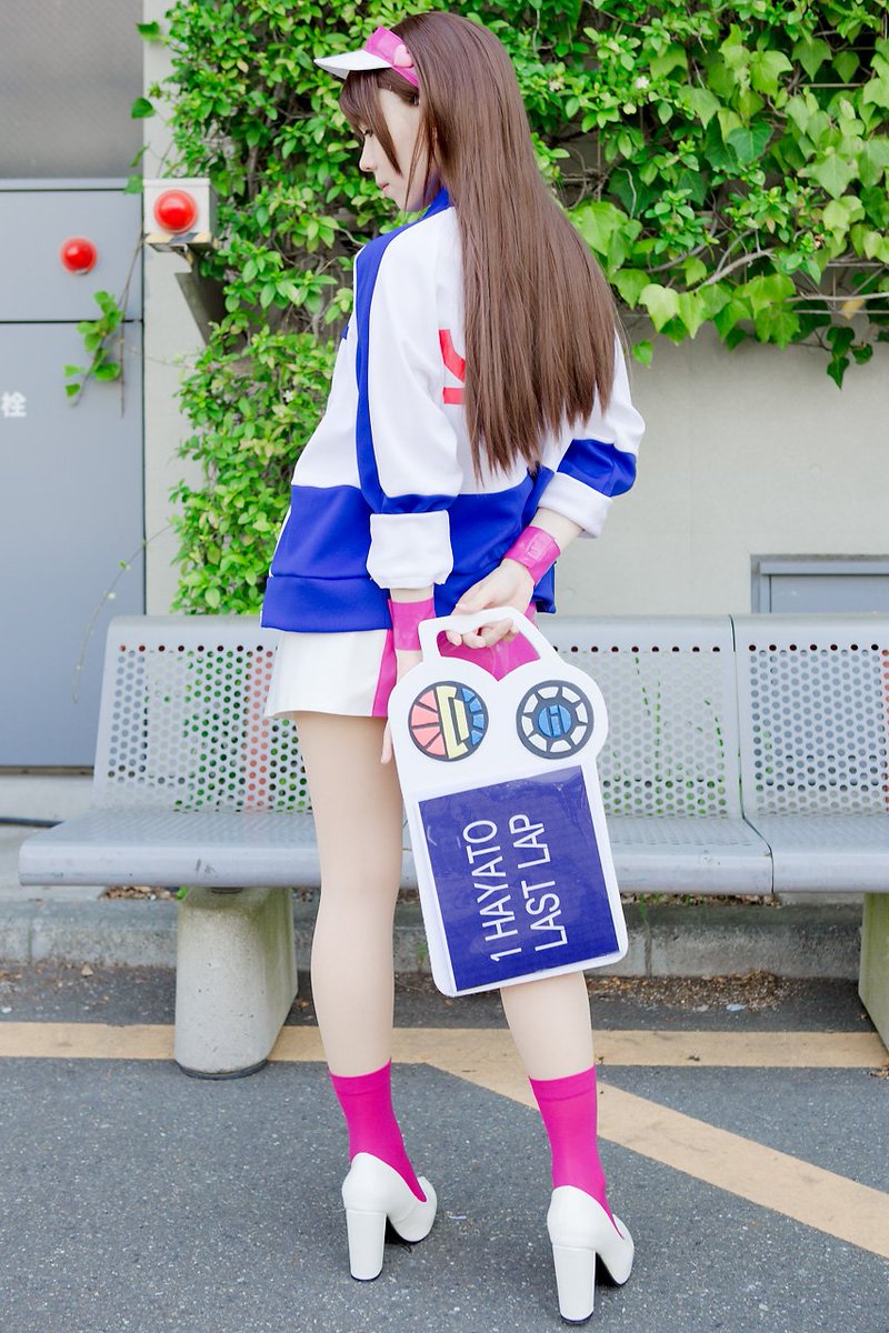 Uかり 思ったより短かったし 絡まるからついでにあすかちゃんのウィッグも買い直そうかなぁ 前髪 の右側 アニメみたいにふわっとさせてるんだけどサンバイザー被ると見えなくなっちゃうんだよな でも90年代アニメ好き好きマンとしてはサン