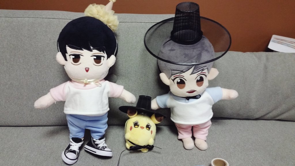hunyeols_orders's tweet photo. Got home from a long day to see this. Thanks for holding all my stuff for so long @exodolls61 ! ㅠㅠ Shout out to @piab_orders too~ https://t.co/NGZHaPLFVm