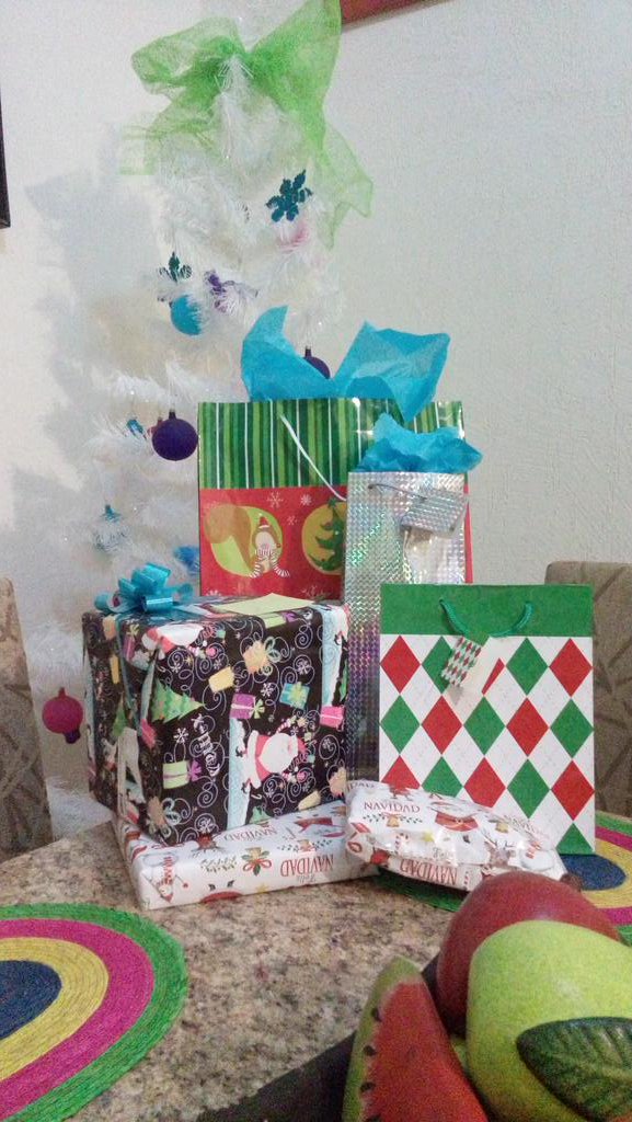 yovanna_garcia's tweet photo. Los regalos en el hogar García García 💜 Sí, el más grande es el del Mijta y Boulita 😍 #MVCOTT https://t.co/qeNhrrZ8r0