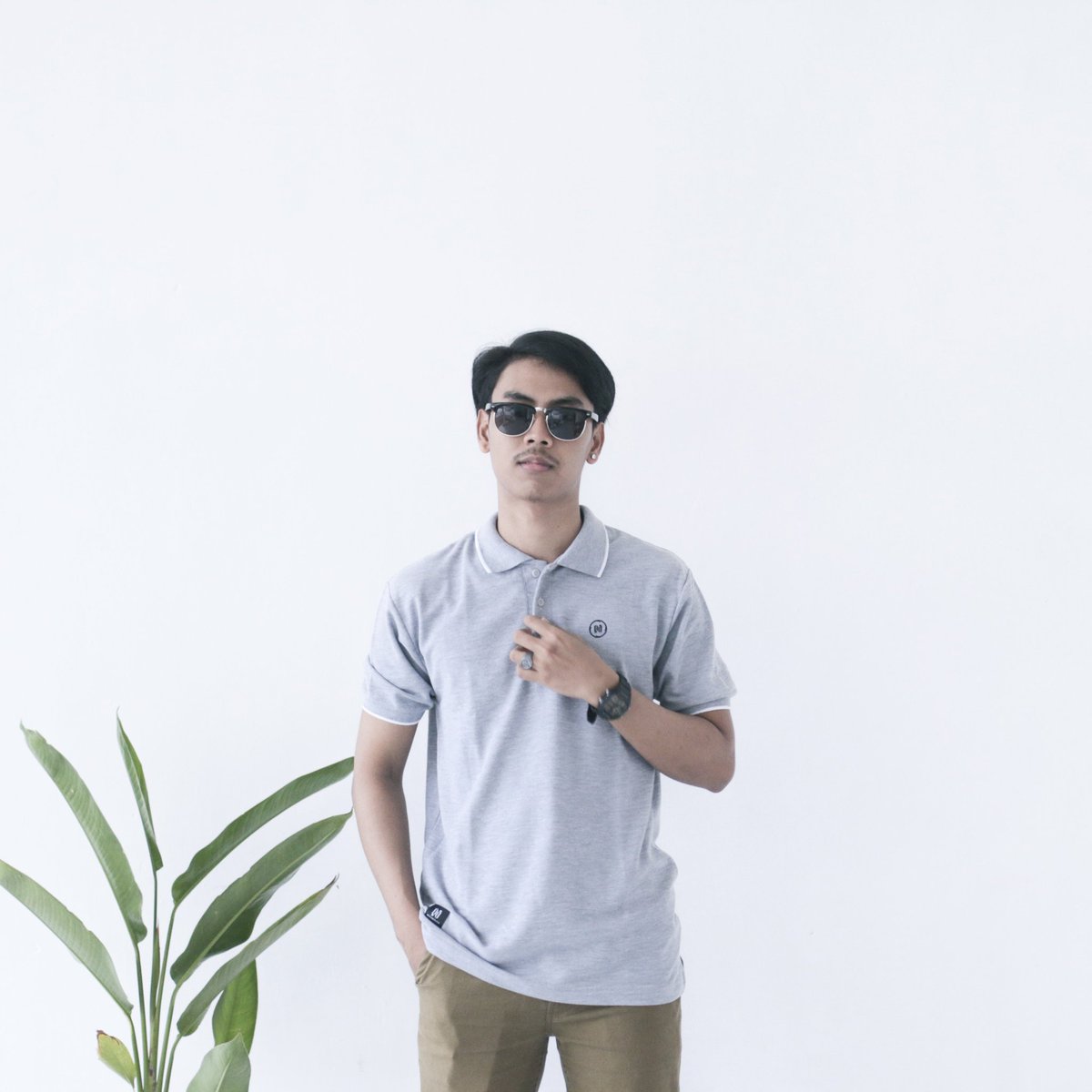 Polo "Grye" | Chat us &amp; let's shopping here Line@ Official: <a href="/nesiasupplyco/">Nesia Supply Co.</a>

#nesiasupplyco #lessismore