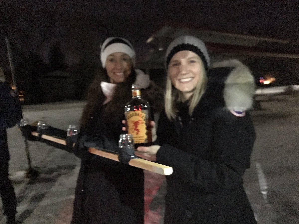 merissafb1's tweet photo. Happy girl! So much fun!Community &amp; camaraderie. @RCRCrew @FastTraxRunSki @lululemon @lululemonYEG #thedarkestnight #getlityeg #midnightrun https://t.co/O1KlcPJOP1