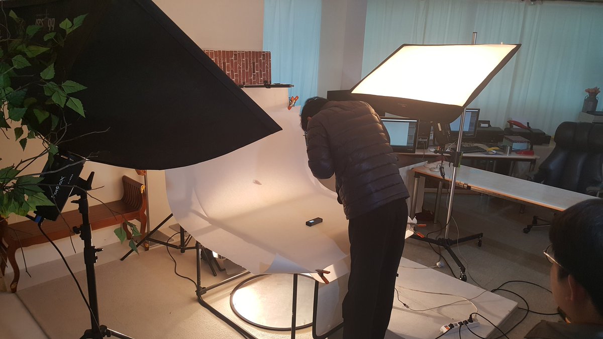 magpietech_inc's tweet photo. We're taking product shots ~ ☆☆ #startup #vh80 #magpie #laser #technology #keepitrolling https://t.co/Sejbjwf591