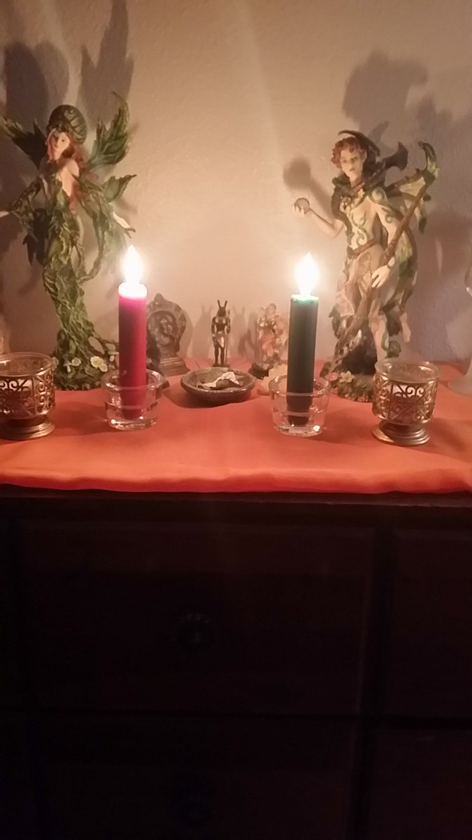dark_neverland's tweet photo. Day 2 of my #WinterSolstice  observance. I will be letting these burn completely down, into the 21st. #MetaMagick #BlessedBe https://t.co/jNafmkX5oR