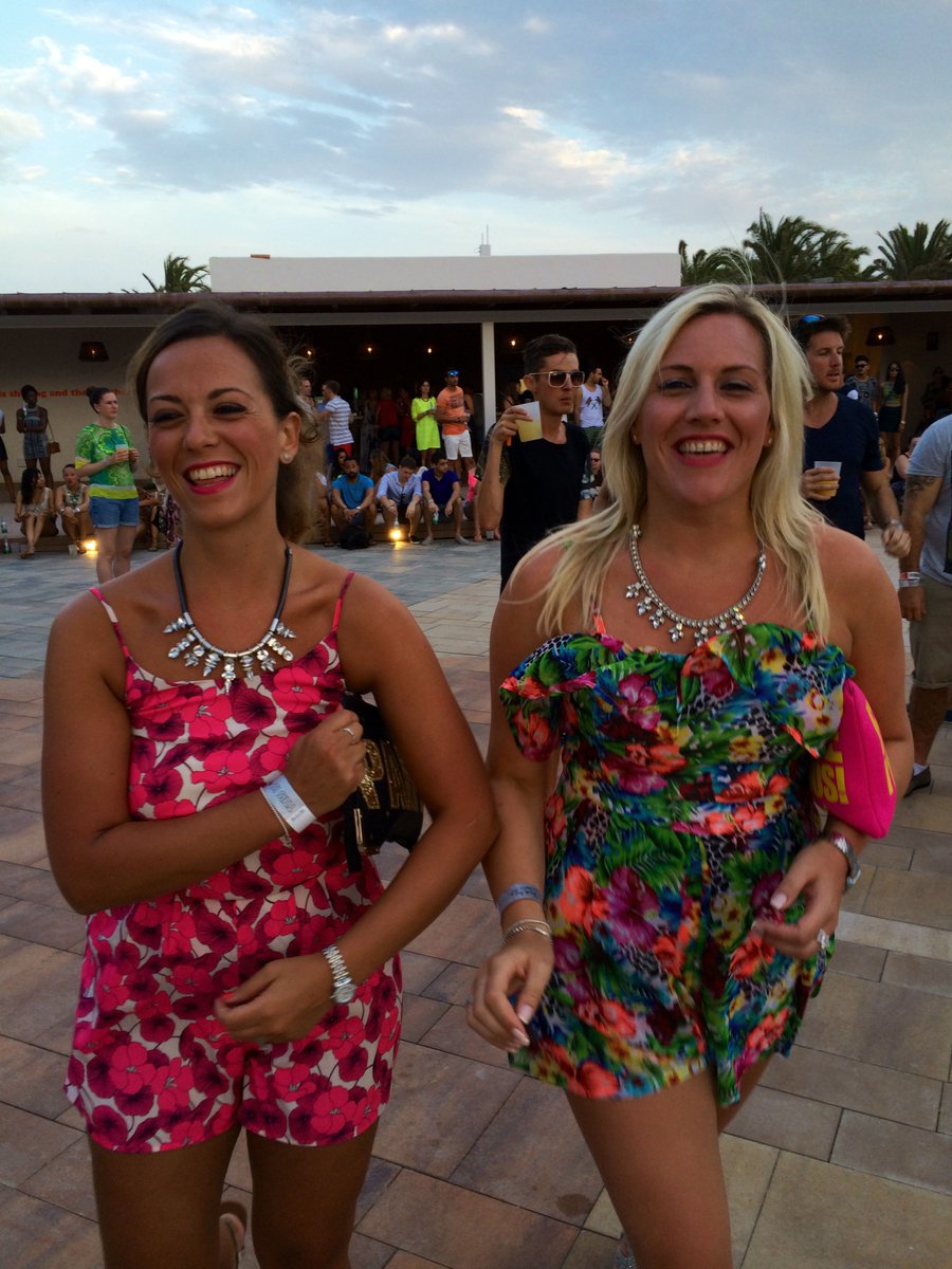 FlamingoMonroe's tweet photo. HAPPY BIRTHDAY to my girl the gorgeous @katie_j_w!!!! I hope you have a wonderful day! #makeawish #happybirthday #thebestone #BFF #blondebae https://t.co/vCAgJpfEtx