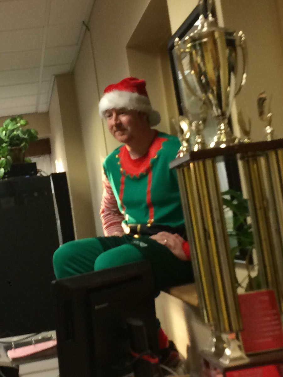 nadiaalmuhtaseb's tweet photo. #shselfontheshelf  #SHSSentinels wut https://t.co/agbAqBsvNP