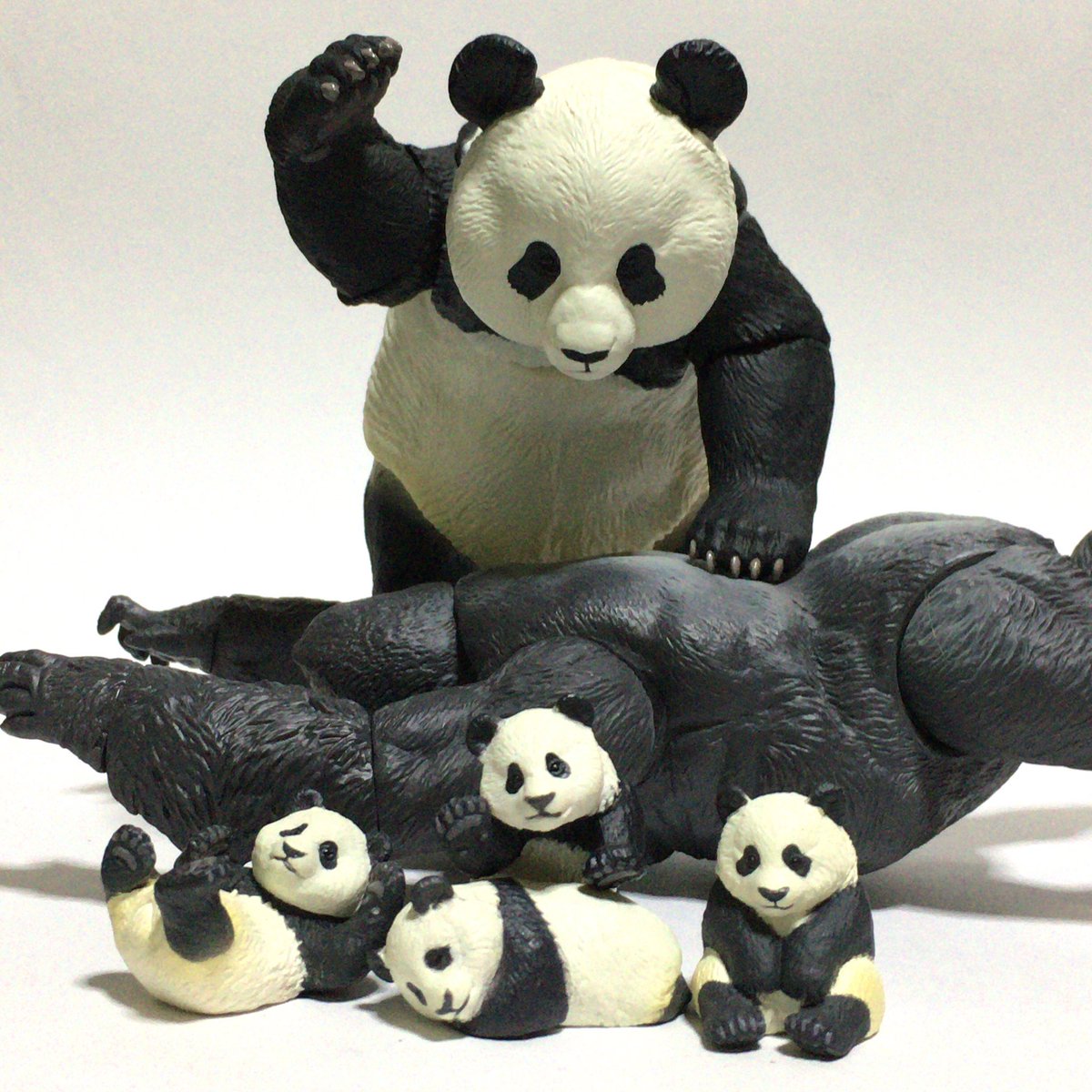 のぶたん レイカルの故郷である海洋堂からパンダがやってきた ソフビトイボックス ジャイアントパンダ 座り 寝転び 走り 乗り越え と なかなかの遊びごたえですよ カプセルｑのパンダと一緒に飾ろう