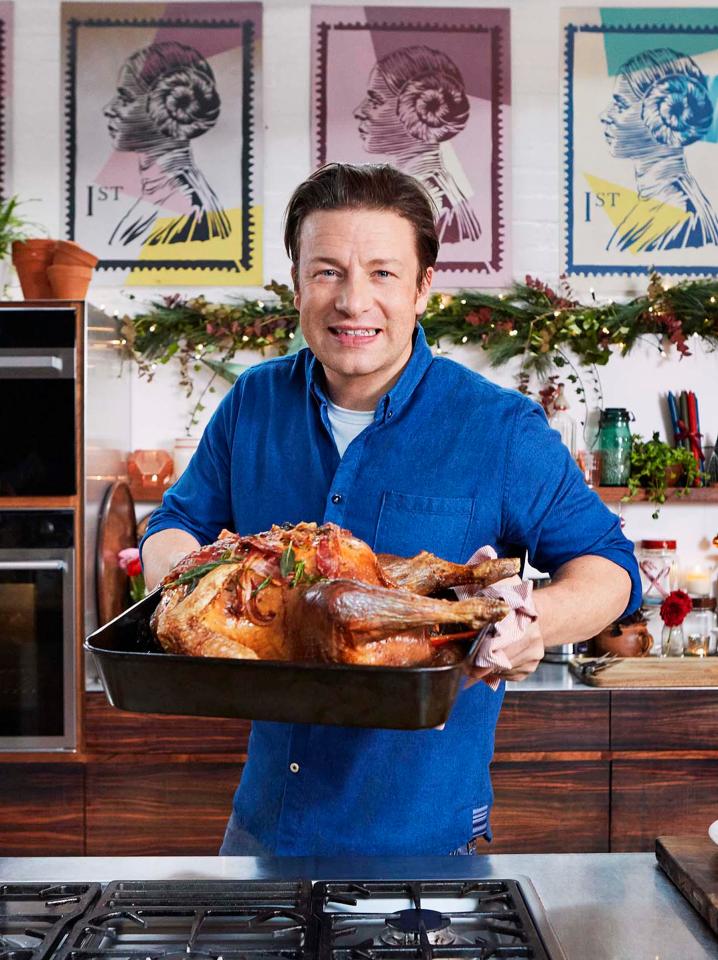 jjStudios's tweet photo. @jamieoliver cooks up a #Christmas storm in LOFT. #Cooking #Food #JamiesUltimateChristmas 
https://t.co/keZcKSlChJ https://t.co/bSUCiAxAHM